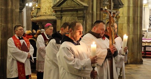 Zapraszamy chorych i niepełnosprawnych na Drogę Krzyżową