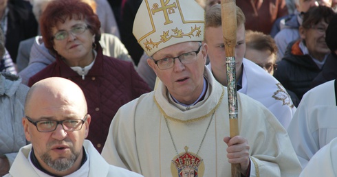 Pielgrzymce przewodniczył bp Piotr Libera