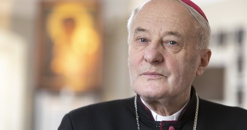 „Reżimy, które miały być wieczne upadły, a my cierpliwie robimy swoje” – niepublikowana dotąd rozmowa ze zmarłym w niedzielę biskupem