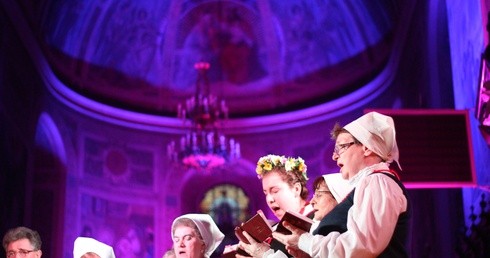 Zespół "Pogranicze" wystąpił w tegorocznej edycji Festiwalu Muzyki Jednogłosowej w płockiej katedrze