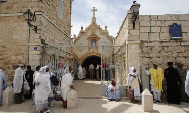 W Betlejem przed tzw Grotą Mleczną.