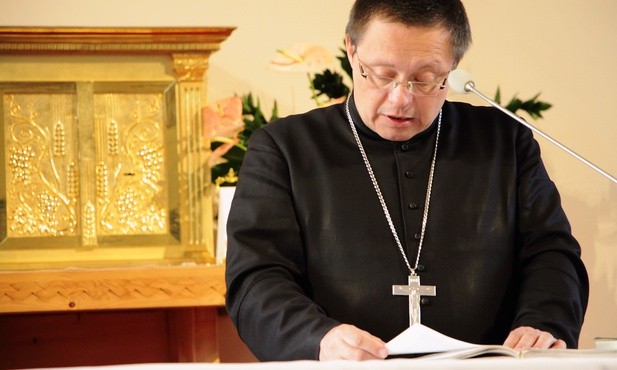 Abp Ryś na cmentarzu dla bezdomnych: świętość mierzy się miarą przyjmowania, a nie tylko dawania