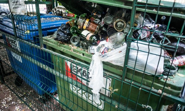 Noworodek płakał na śmietniku