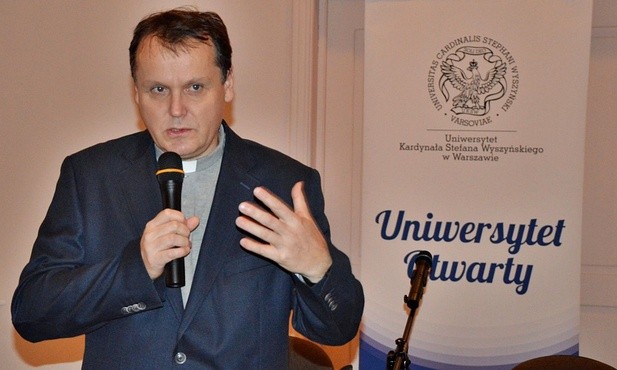 - Obecnie wielu młodych ludzi nie ma świadomości prawdziwości swojej własnej religii - stwierdzał w Płońsku ks. prof. Maciej Bała