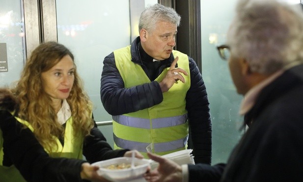 Kard. Krajewski o łzach papieża Franciszka, które poruszyły miliony serc