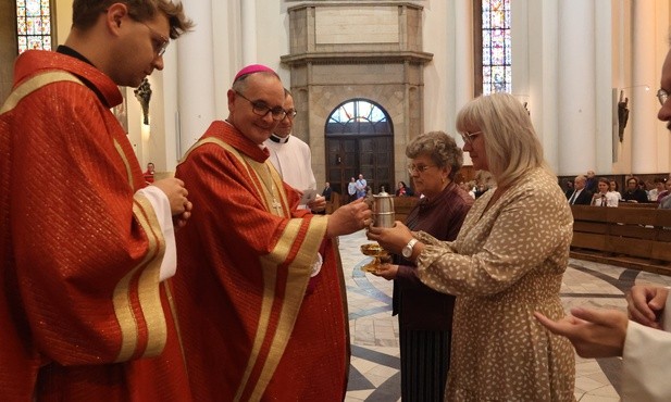 Abp Andrzej Przybylski podczas mszy dla nauczycieli i katechetów