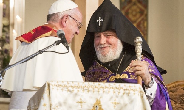 Franciszek wśród Ormian w 2016 roku.
