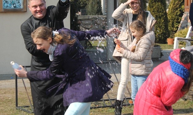 Poniedziałek Wielkanocny i śmigus-dyngus