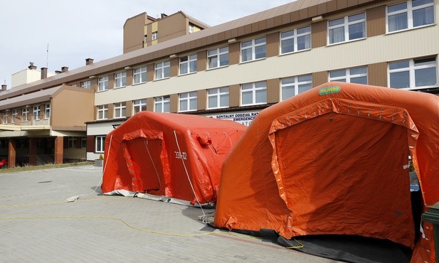 Śląskie. 43 przypadki koronawirusa. W średnim stanie mężczyzna w Częstochowie