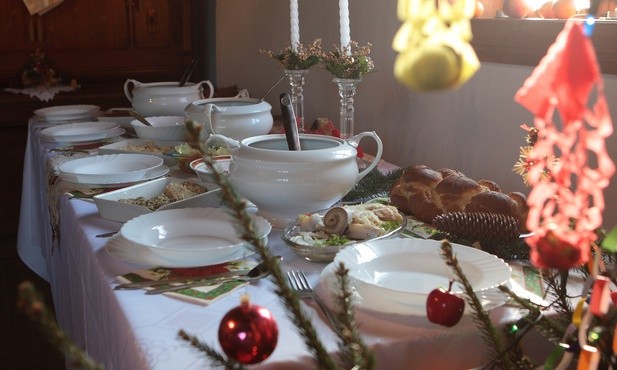 Święta lubią symbolikę – tradycje wieczerzy wigilijnej