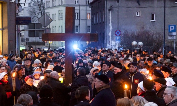 Z krzyżem na ulice