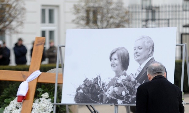 Sejm uczcił pamięć ofiar katastrofy smoleńskiej