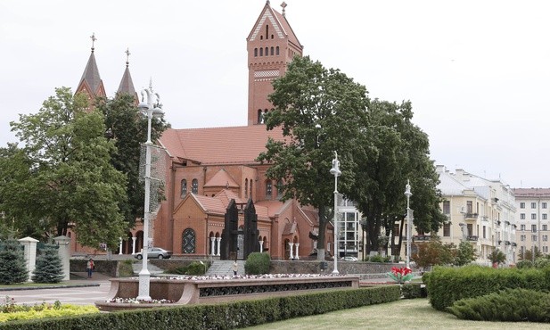 Kościół świętych Heleny i Szymona w Mińsku zwany też czerwonym kościołem