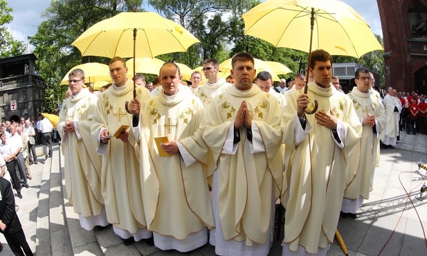 Rusza tydzień bezustannej modlitwy za księży. Zapisz się!