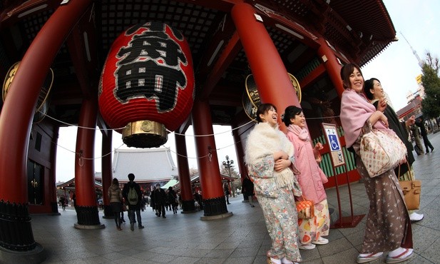 Marsz dla Życia - figura Matki Bożej Fatimskiej na ulicach Tokio