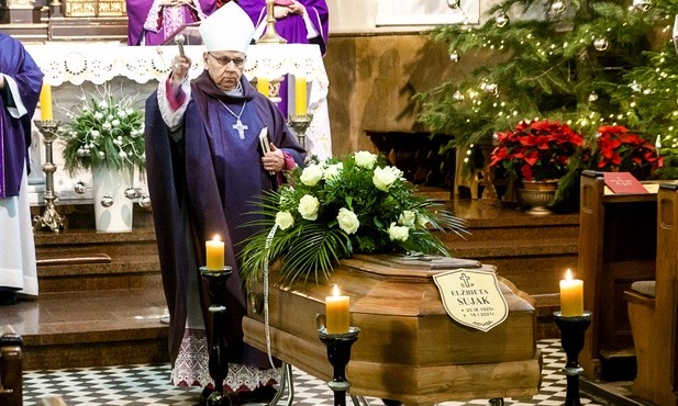 Pogrzeb dr Elżbiety Sujak. "Cierpliwie budowała cywilizację miłości"