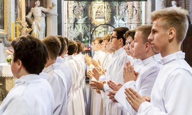 Bp Gerard Kusz do ministrantów: Nie prześpijcie czasu waszego powołania!