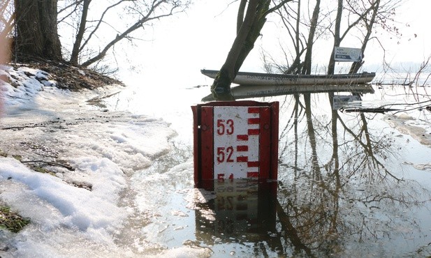 Śląskie. Przybywa wody w rzekach; przekroczone stany ostrzegawcze