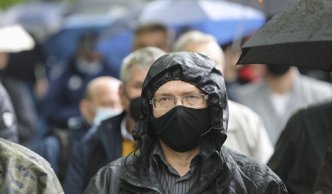 Zwolennicy teorii spiskowych to nie tylko outsiderzy