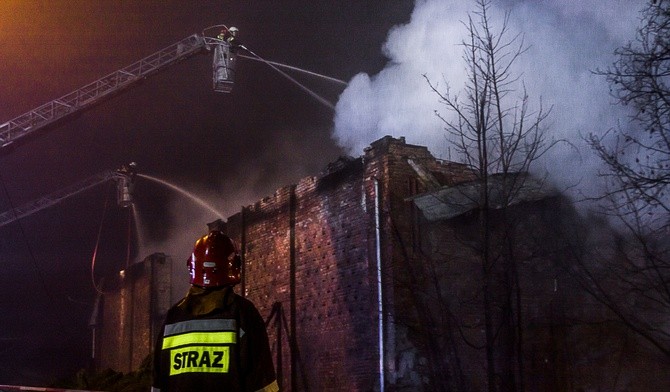 Potężny pożar w ośrodku jeździeckim w Zbrosławicach