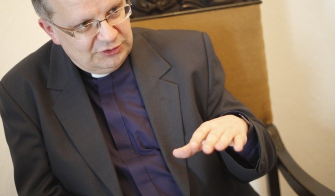 Bp Andrzej Czaja: Co to znaczy wierzyć w Kościół?