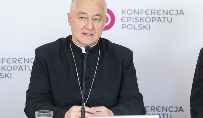 Bp Ważny o katechezie parafialnej: wspólna droga całego Kościoła w Polsce