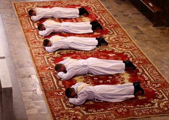 Franciszek otworzy watykańskie sympozjum o kapłaństwie
