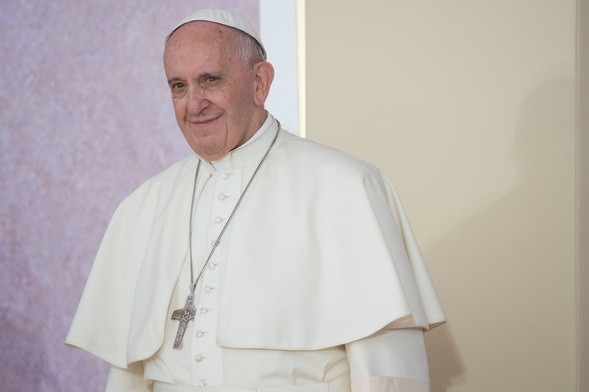Papież: Świat potrzebuje nowych liderów dialogu i pokoju 