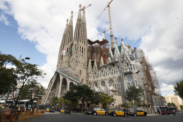 Oblężenie bazyliki Sagrada Família w związku z pomysłem zarządców świątyni