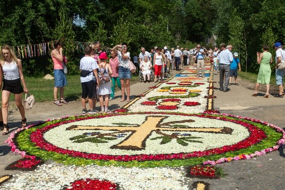 "Tradycja kwiatowych dywanów na procesje Bożego Ciała" zostanie wpisana na Listę Niematerialnego Dziedzictwa Kulturowego Ludzkości UNESCO