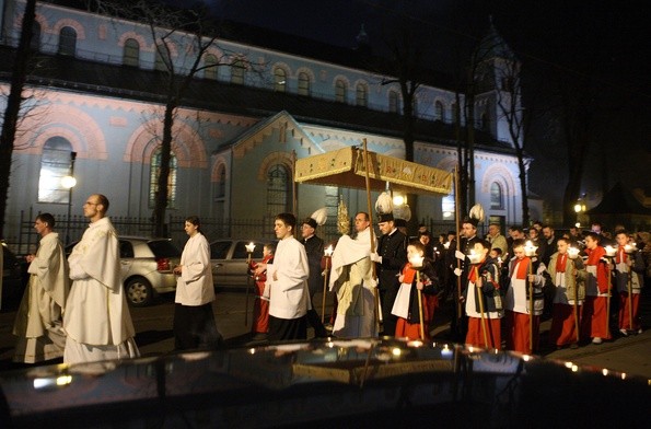 Komisja KEP wydała wskazania liturgiczne w sprawie obchodów triduum paschalnego