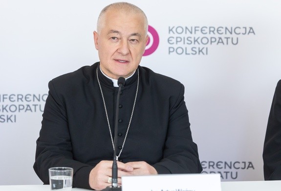 Bp Ważny o katechezie parafialnej: wspólna droga całego Kościoła w Polsce