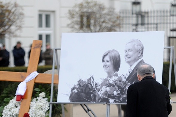 Sejm uczcił pamięć ofiar katastrofy smoleńskiej