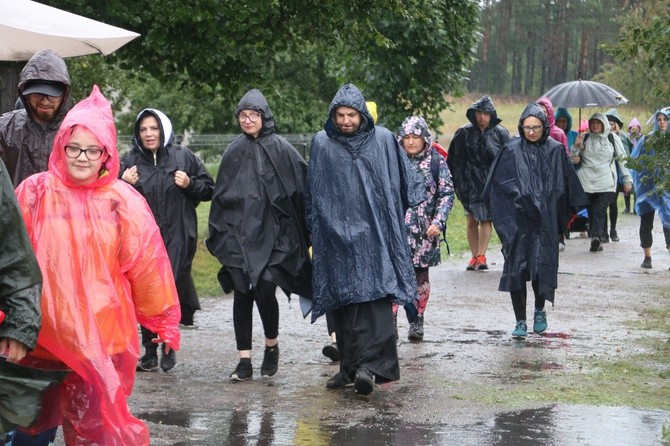 Pielgrzymka na Jasną Górę. Pierwszy dzień cz. 1