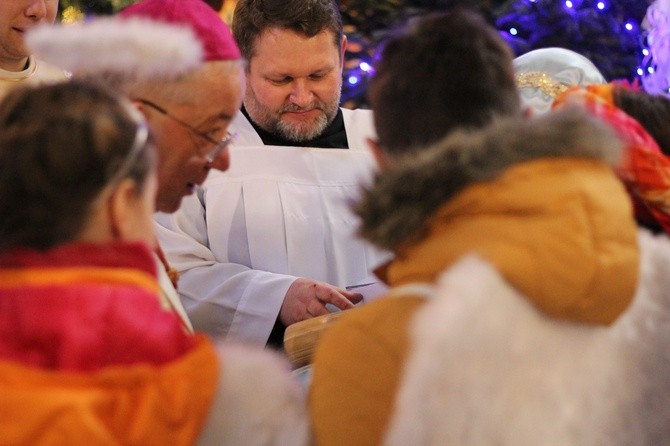 Mali kolędnicy w Płocku