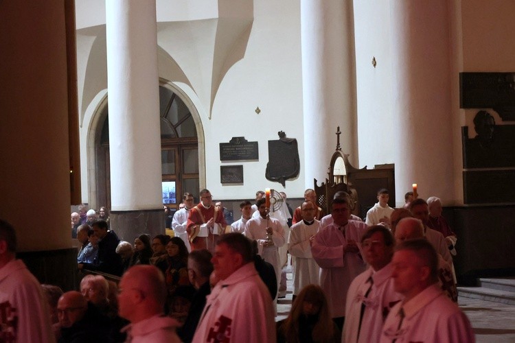 Liturgia Wielkiego Piątku w katedrze Chrystusa Króla