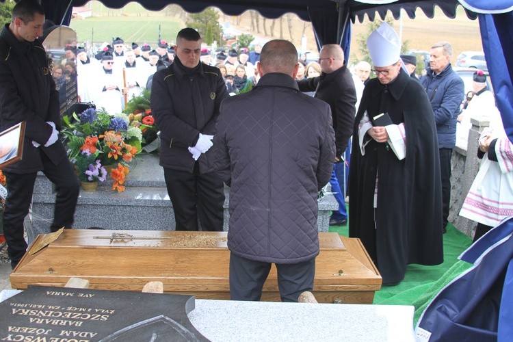 Krzynowłoga Mała. Pogrzeb ks. kan. J. Szczecińskiego