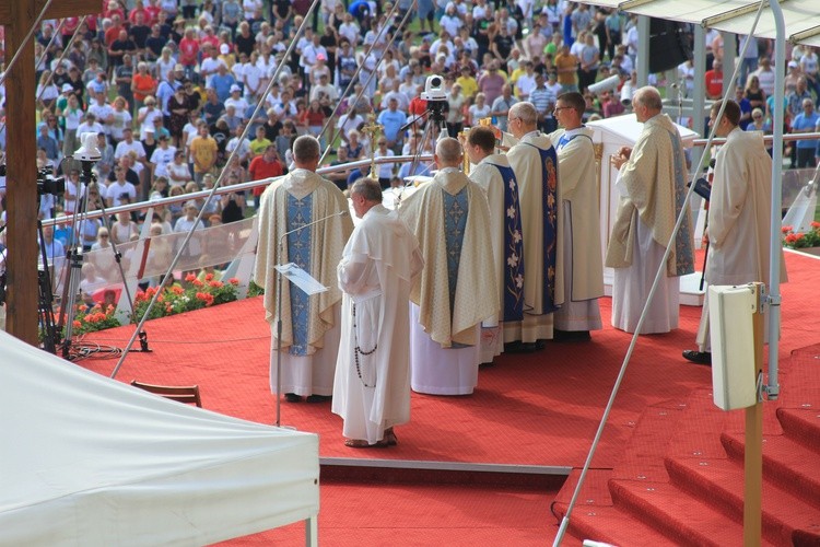 Pielgrzymka na Jasną Górę. Msza św. na szczycie