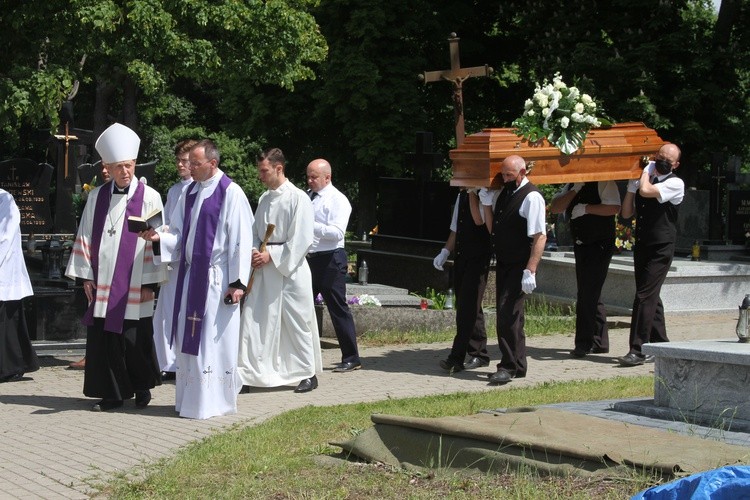 Lekowo. Pogrzeb ks. Tadeusza Fijałkowskiego