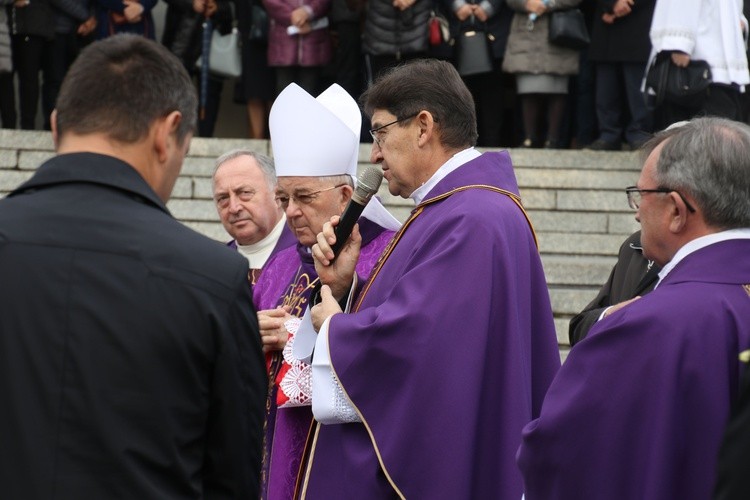 Płońsk. Pogrzeb ks. Krzysztofa Brzuski