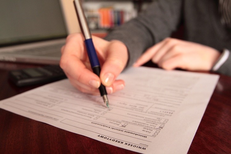 Wziąć pieniądze łatwo. Gorzej z oddaniem...