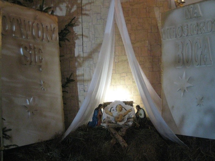 Nuna. Bożonarodzeniowa szopka w kościele pw.  bł. ks. Jerzego Popiełuszki