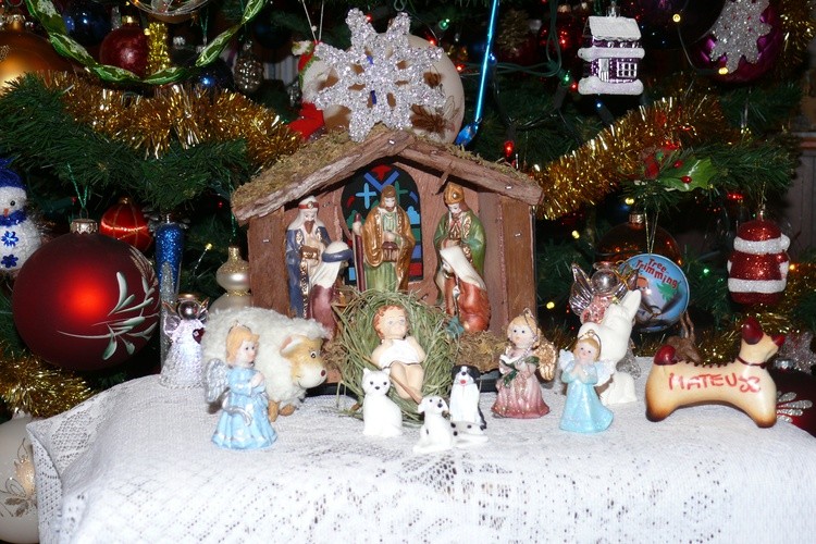 Kuce (parafia w Janowcu Kościelnym). Bożonarodzeniowa szopka w domu Dominiki i Mateusza Jabłońskich