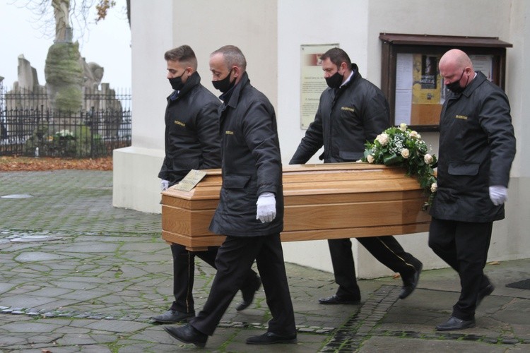 Płock. Pogrzeb ks. kan. Romualda Rudzińskiego