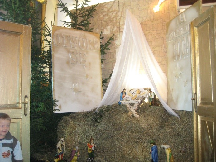 Nuna. Bożonarodzeniowa szopka w kościele pw.  bł. ks. Jerzego Popiełuszki