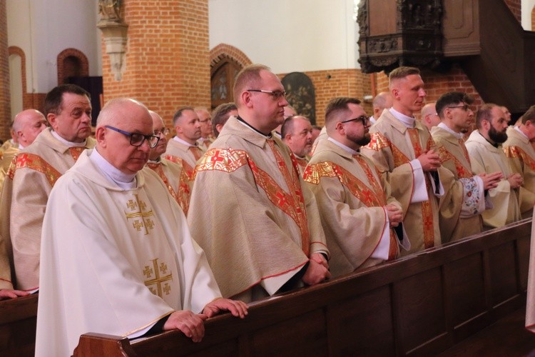 Msza Krzyżma w katedrze elbląskiej cz. 1 