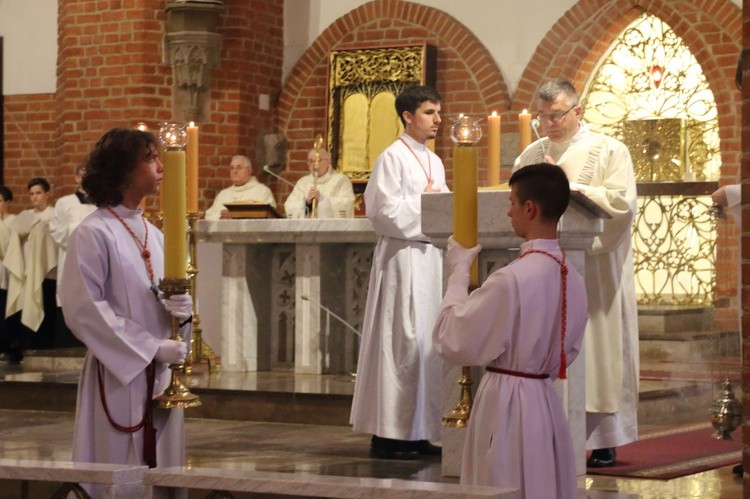 Msza Krzyżma w katedrze elbląskiej cz. 1 