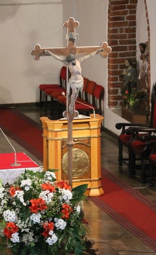 Ruszyły prace pomiarowe przy czerwonym kościele