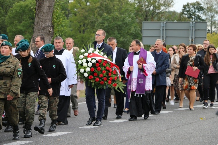 Chociszewo. Uroczystości przy mogile Męczenników Fortu III w Pomiechówku
