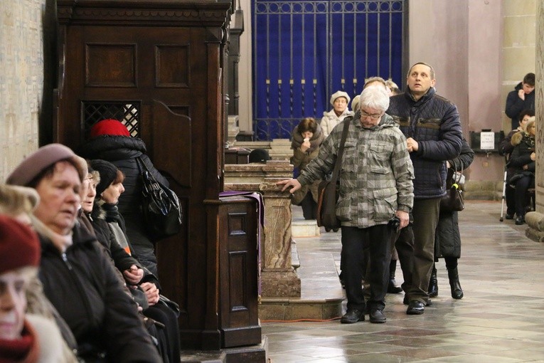 22 lutego - Pielgrzymi w katedrze płockiej cz. 1